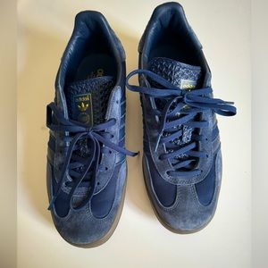 Adidas Gazelle 'Collegiate Navy Blue Gum' sneakers, size 39 or women’s 8.5